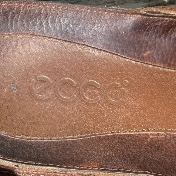 Ecco Women's Dark Brown Leather Sandals Slides size 8 39 distressed flip flops - Picture 4 of 14